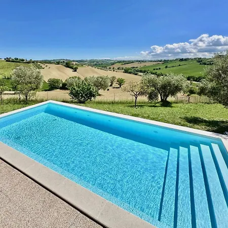 The Ginestra With Swimming Pool And Air Conditioning In Senigallia